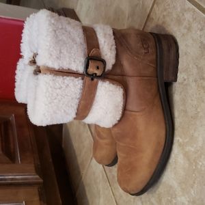 UGG boots light brown size 9 like new!